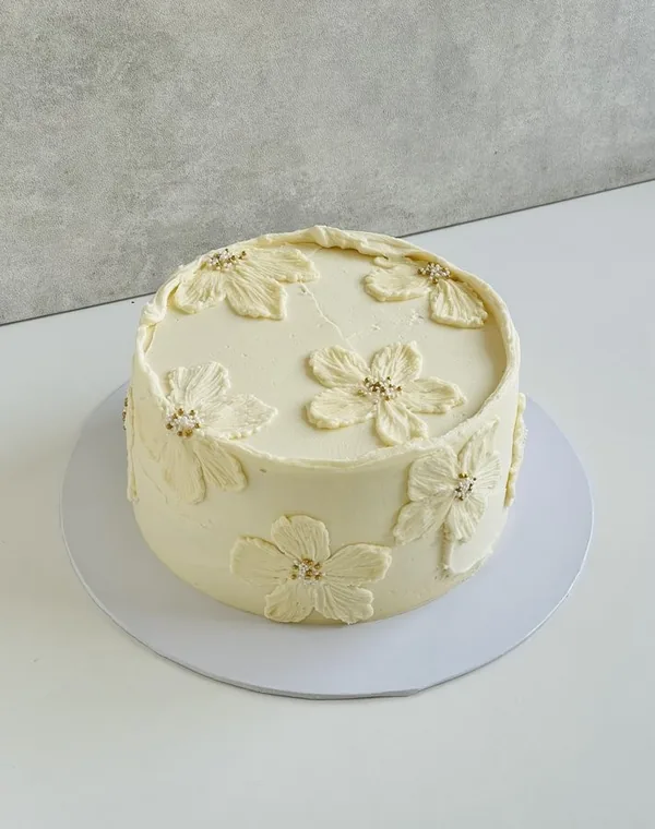 Ivory Petals, a Fig & Owl cake