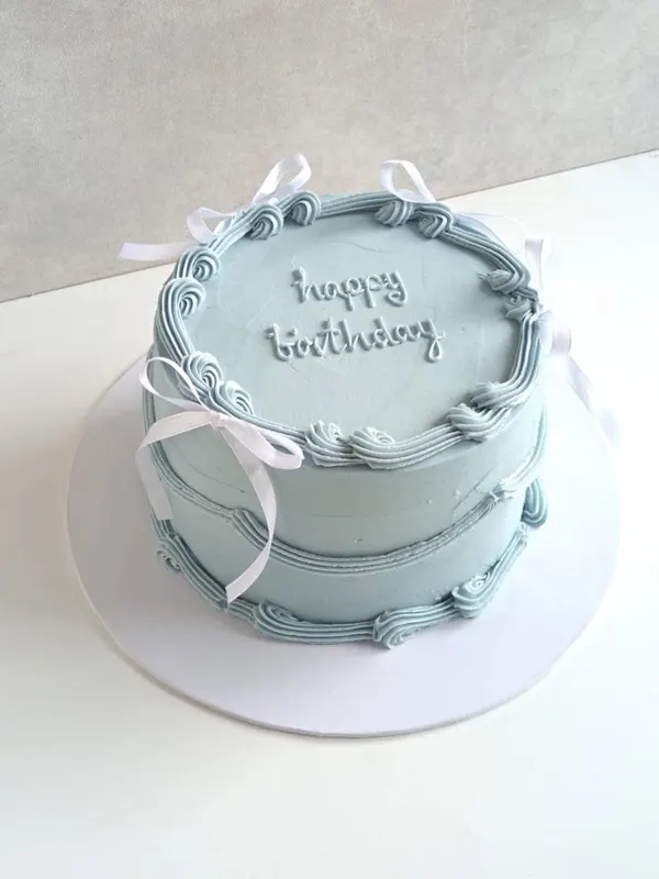 A Fig & Owl buttercream cake