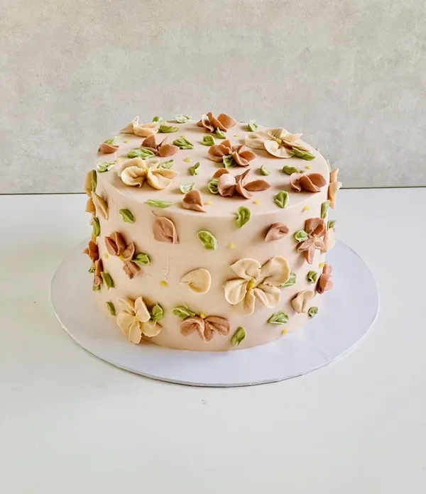 A Fig & Owl buttercream cake
