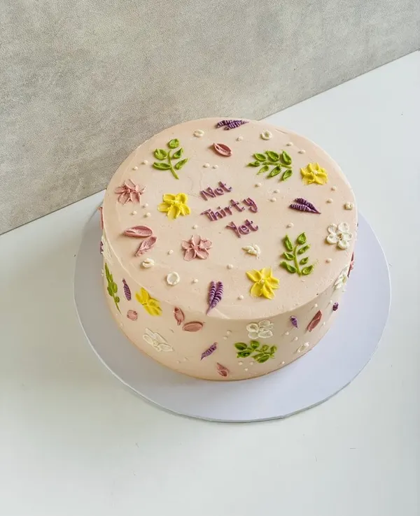 A Fig & Owl buttercream cake