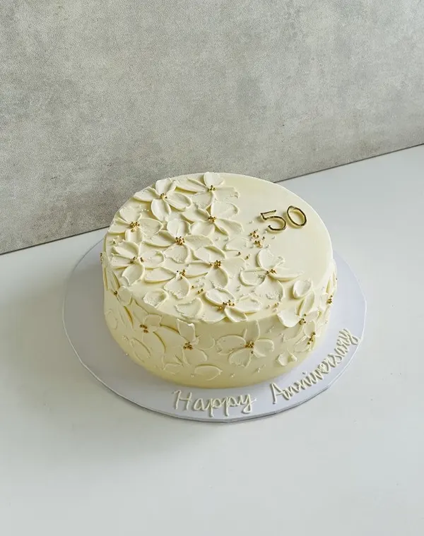 A Fig & Owl buttercream cake
