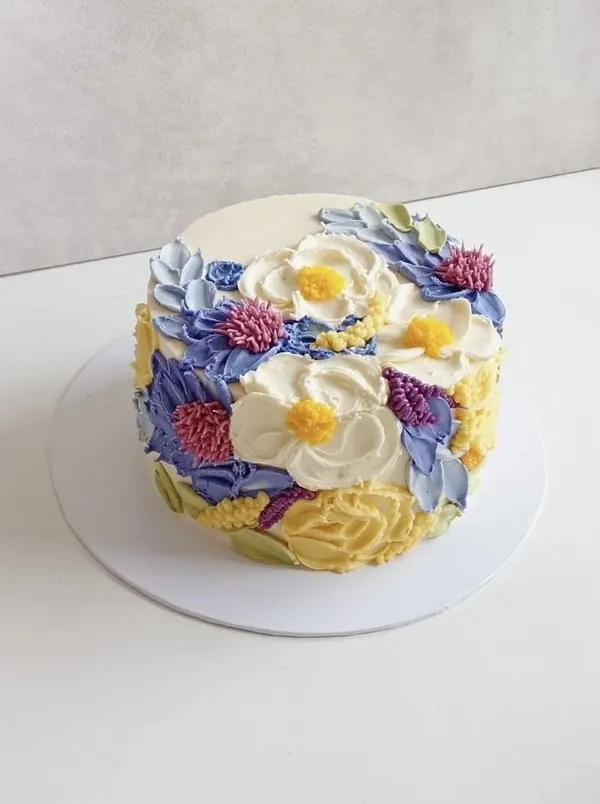 A Fig & Owl buttercream cake
