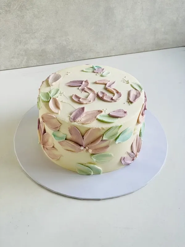 A Fig & Owl buttercream cake