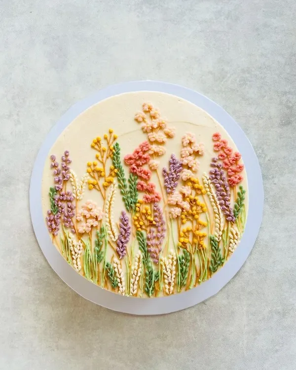 A Fig & Owl buttercream cake