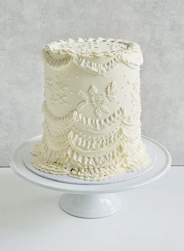 A Fig & Owl buttercream cake