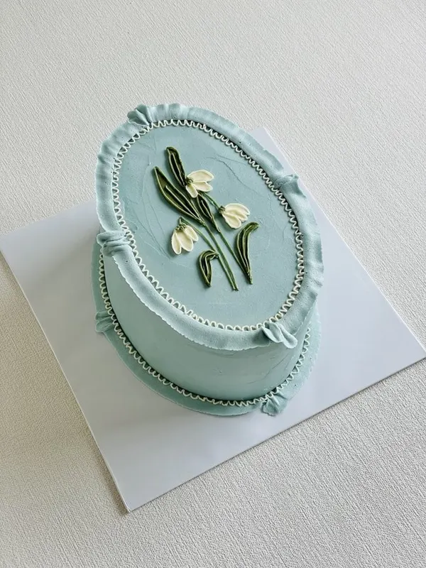 A Fig & Owl buttercream cake