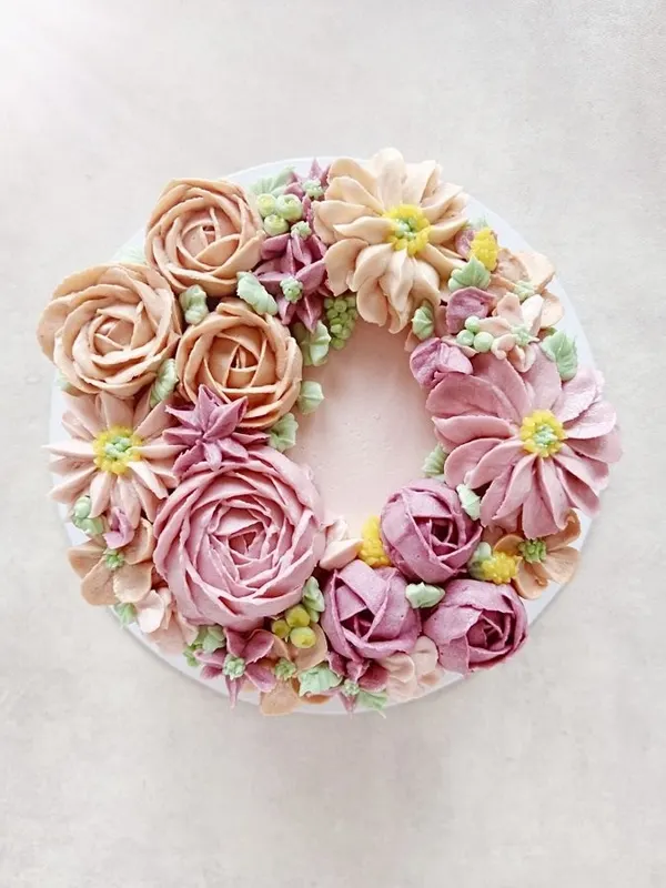 A Fig & Owl buttercream cake