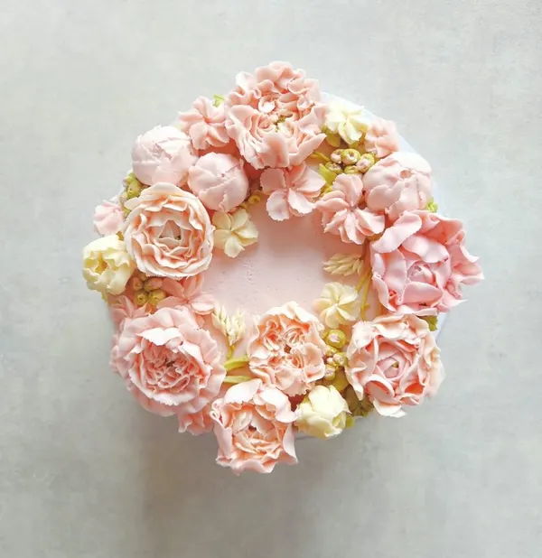 A Fig & Owl buttercream cake