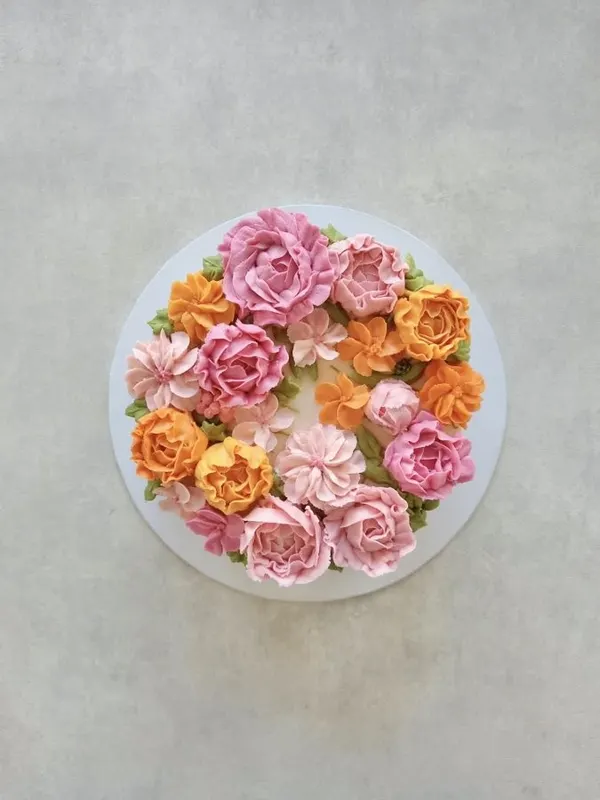 A Fig & Owl buttercream cake