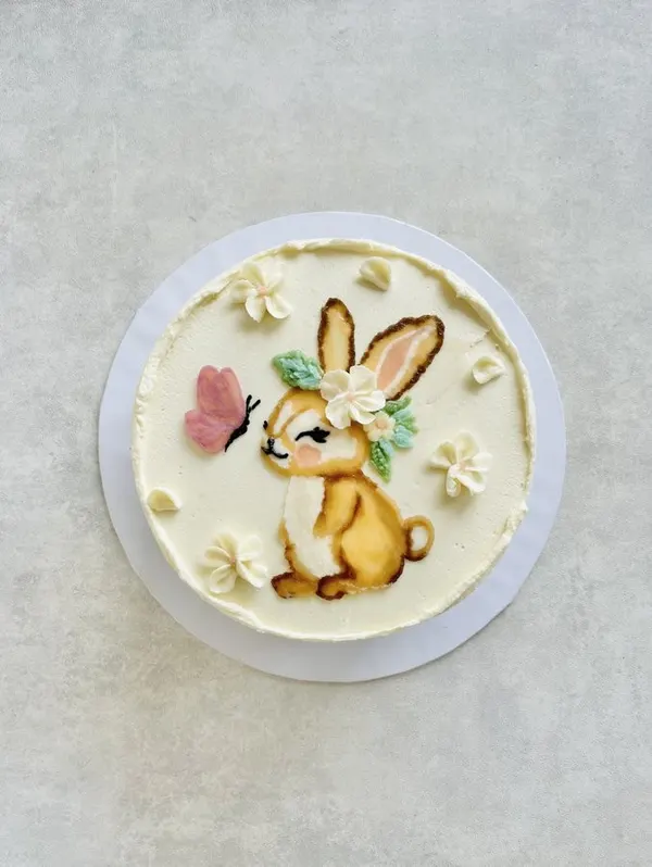 A Fig & Owl buttercream cake