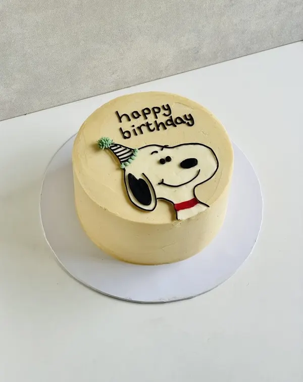 A Fig & Owl buttercream cake