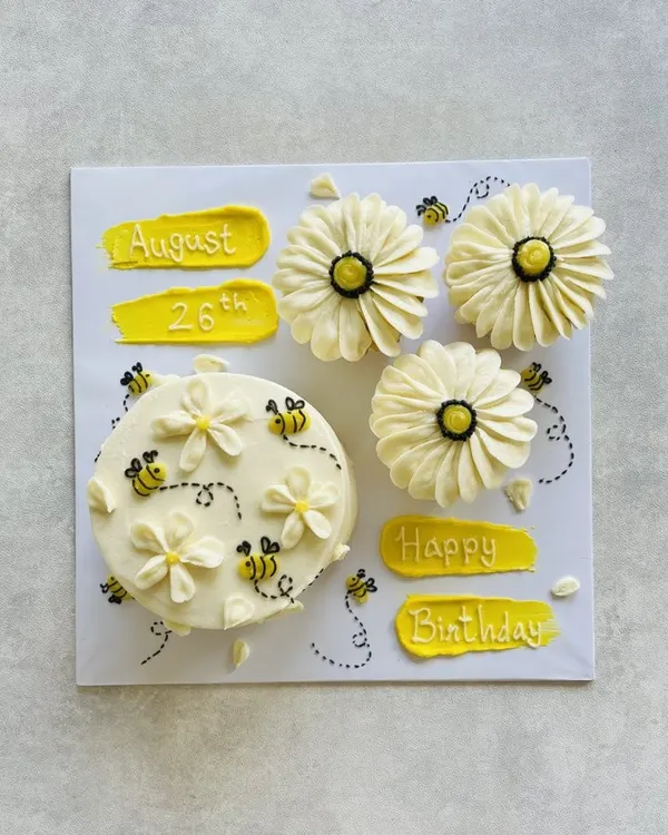 A Fig & Owl buttercream cake