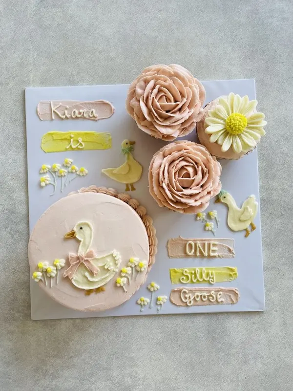 A Fig & Owl buttercream cake