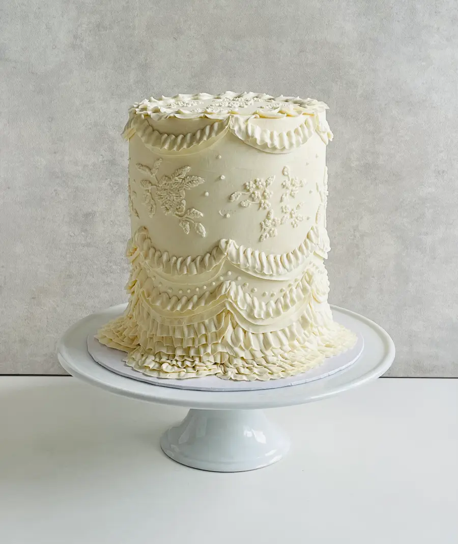 A tall ivory Lambeth cake